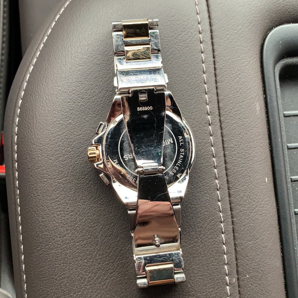 Watch - Picture 2 of 3